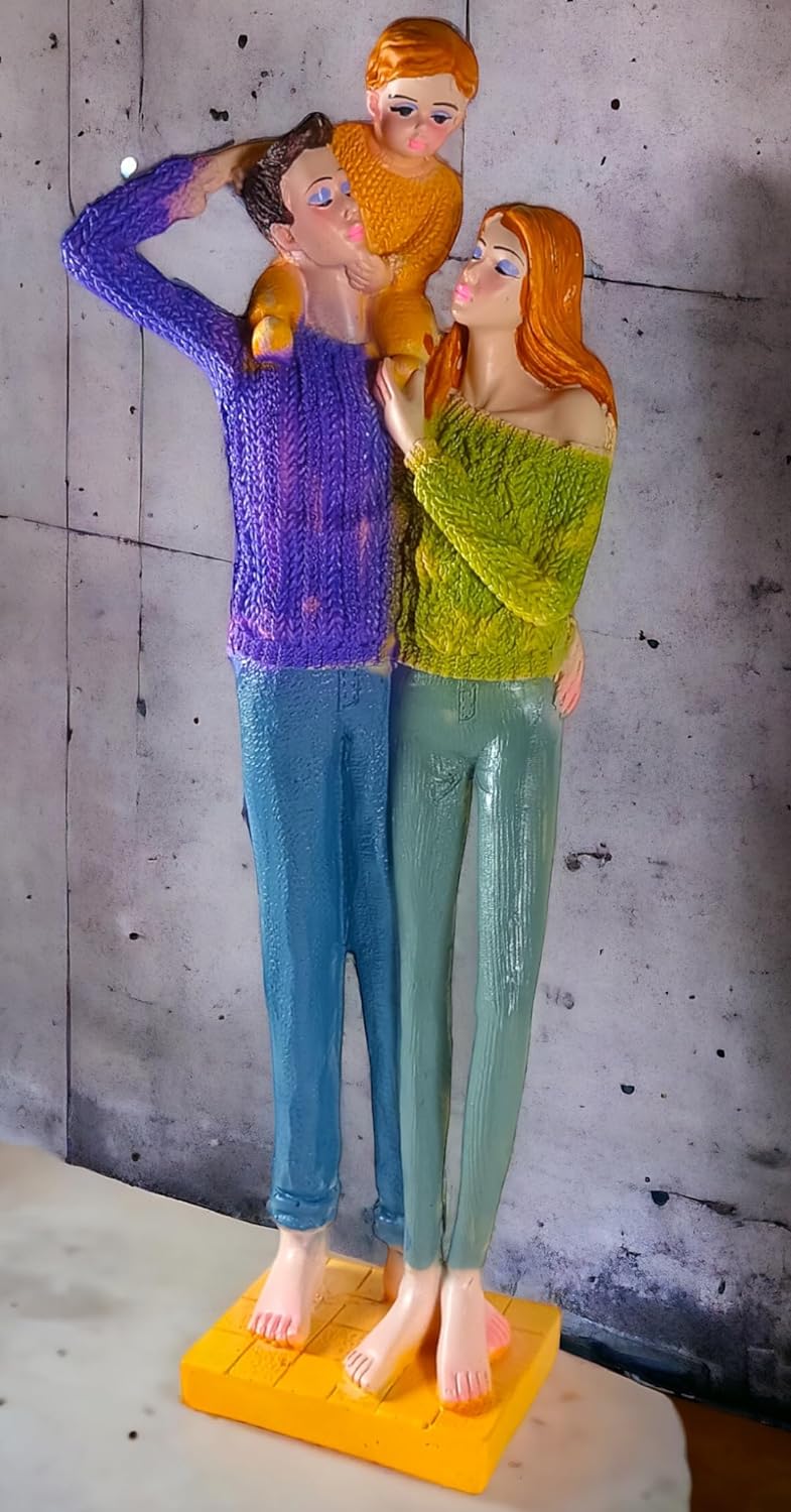 Valentine Romantic Love Couple Statue