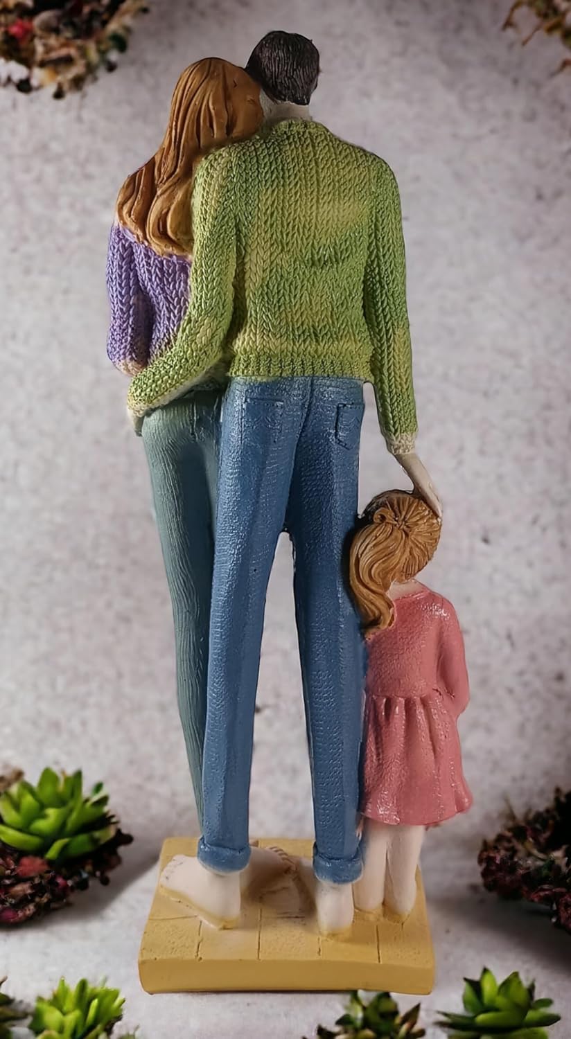 Valentine Romantic Love Couple Statue