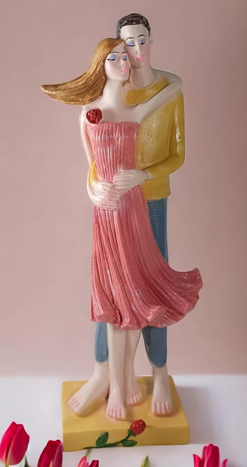 Valentine Romentic Love Couple Statue