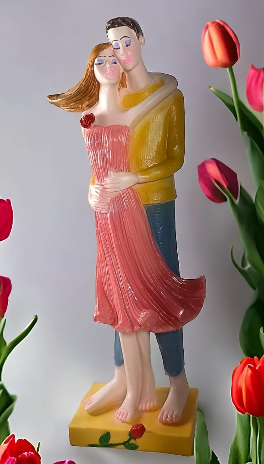 Valentine Romentic Love Couple Statue